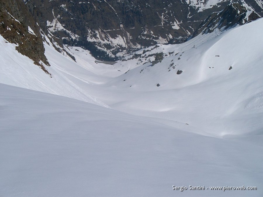 23 Val dei Frati col lago innevato.JPG